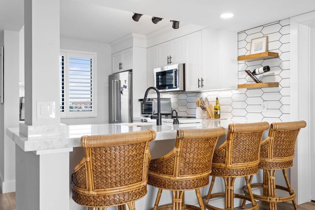 404 - 201 S Seas 404 Drive, Condo with 2 bedrooms, 2 bathrooms and null parking in Jupiter FL | Image 5