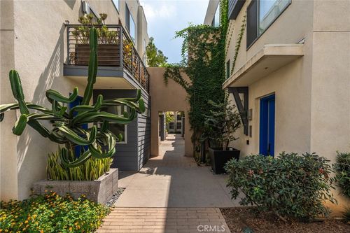 1009 Roble Ave, Los Angeles, CA, 90042 | Card Image