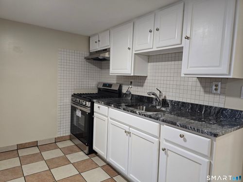 15 Lawlor St, New Britain, CT, 06051-4711 | Card Image