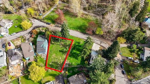 9017 51st Ave Ne, Seattle, WA, 98115-3905 | Card Image