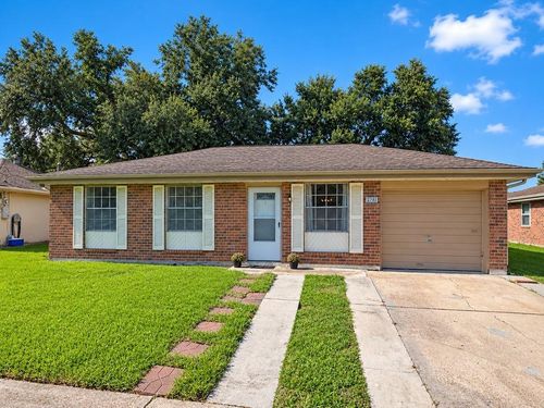 2741 Cardinal Dr, Marrero, LA, 70072-5803 | Card Image