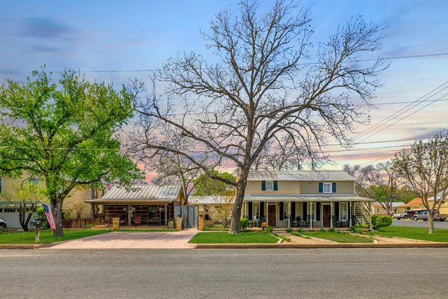 202 S Bowie St, Home with 5 bedrooms, 6 bathrooms and 1 parking in Fredericksburg TX | Image 54