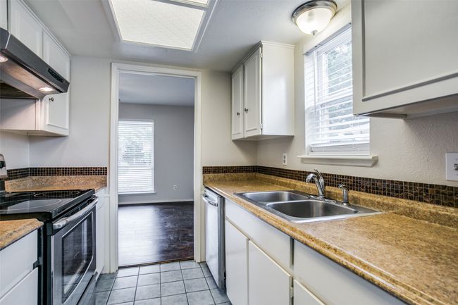 Stainless appliances | Image 10