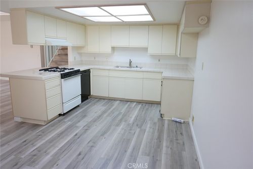 c-16795 Roosevelt Ln, Huntington Beach, CA, 92649-4070 | Card Image