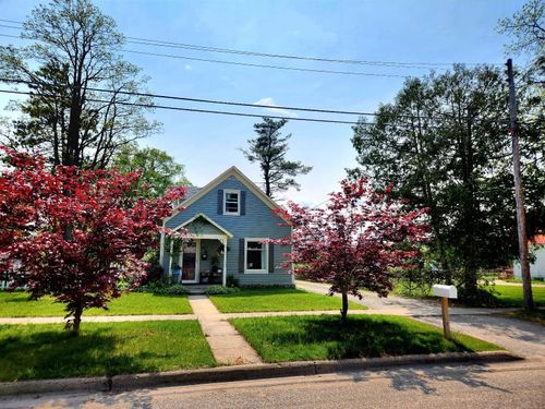 607 Chestnut St, Grayling, MI, 49738-1627 | Card Image