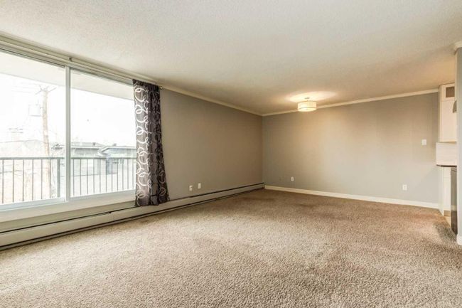 307 - 2512 1 Avenue Nw, Home with 2 bedrooms, 1 bathrooms and 1 parking in Calgary AB | Image 13