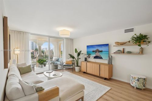 5603-19701 E Country Club Dr, Aventura, FL, 33180-4806 | Card Image