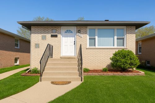 18045 Edwards Ave, Country Club Hills, IL, 60478-5315 | Card Image