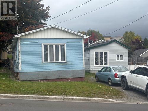 42 Poplar Rd, Corner Brook, NL, A2H4T7 | Card Image