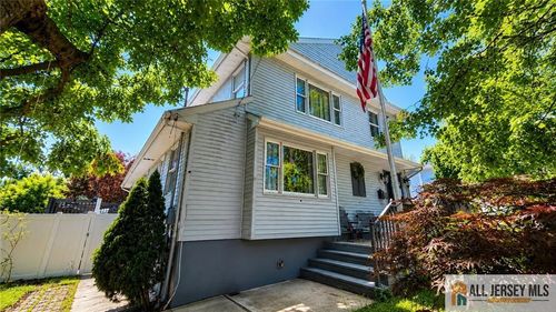 102 Gracey St, Edison, NJ, 08817-5135 | Card Image