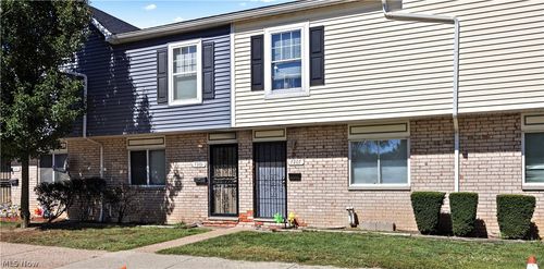 7207 Otis Ct, Cleveland, OH, 44104-3017 | Card Image
