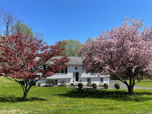 4 Stonewall Farm Rd, Mahopac, NY, 10541-2619 | Card Image