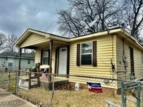 109 Young St, Greenwood, MS, 38930-4634 | Card Image
