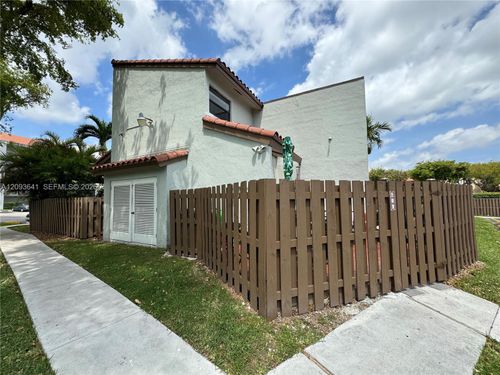 201-15-10307 Nw 9th Street Cir, Miami, FL, 33172-6649 | Card Image