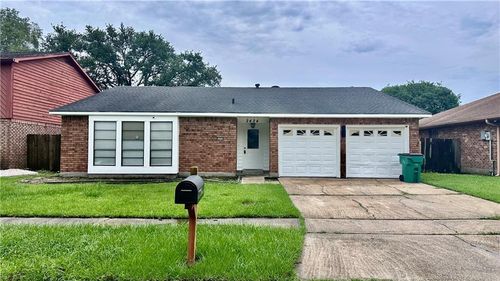 2424 Park Place Dr, Gretna, LA, 70056-3046 | Card Image