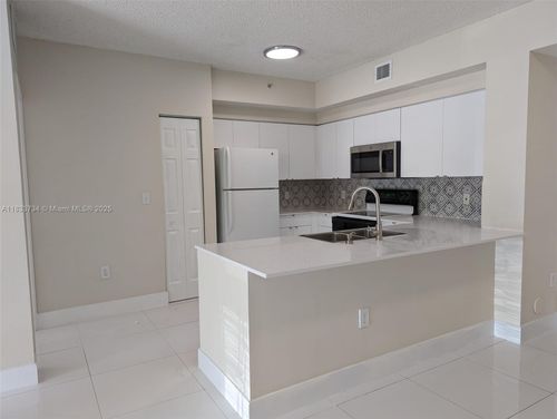 apt-103-8010 N Nob Hill Rd, Tamarac, FL, 33321-7413 | Card Image