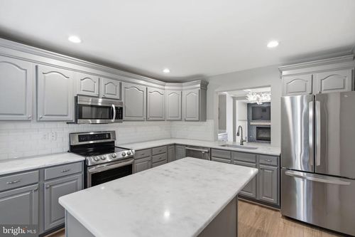12087 Edgemere Cir, RESTON, VA, 20190-3260 | Card Image