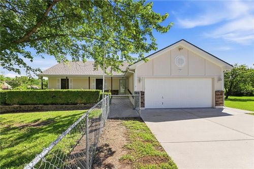 10604 E 240th St, Peculiar, MO, 64078-8474 | Card Image