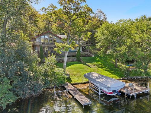 W5706 Bubbling Springs Dr, Elkhorn, WI, 53121-2513 | Card Image