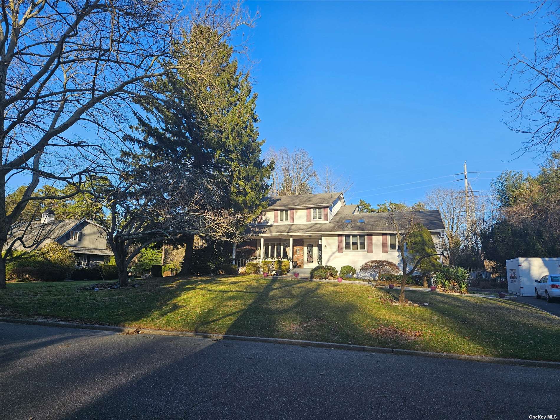 Millet St, Dix Hills, NY 11746