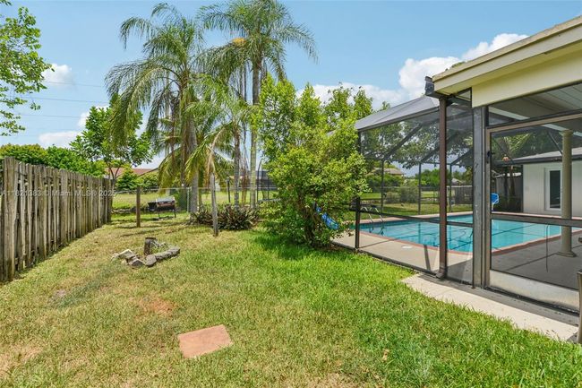 1321 Nw 75 Th Ter, House other with 3 bedrooms, 2 bathrooms and null parking in Plantation FL | Image 19