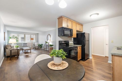 203-4400 Upton Ave S, Minneapolis, MN, 55410-1927 | Card Image