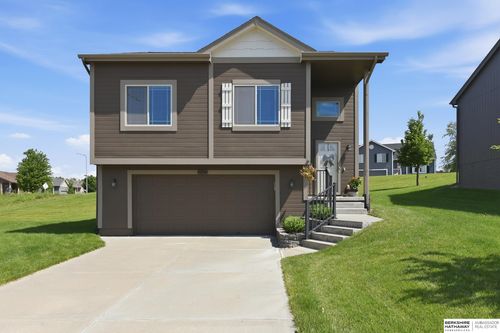 18914 Drexel Cir, Omaha, NE, 68135-1855 | Card Image
