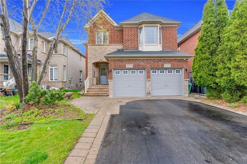 3377 Destination Dr, Mississauga, ON, L5M7W6 | Card Image