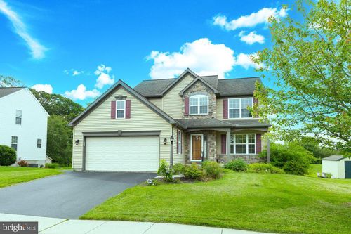 9 Michael Ln, Denver, PA, 17517-9224 | Card Image