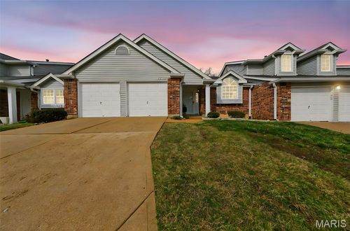 13305 Woodlake Village Ct E, Saint Louis, MO, 63141-6070 | Card Image