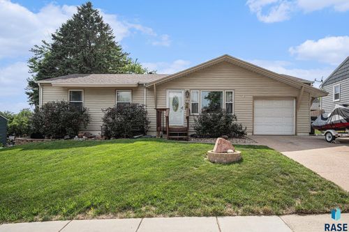 1717 Gary Dr, Sioux Falls, SD, 57103 | Card Image