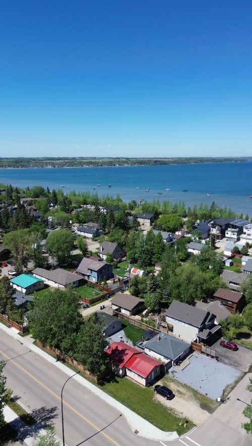 5008 35 Street, Sylvan Lake, AB, T4S1B3 | Card Image