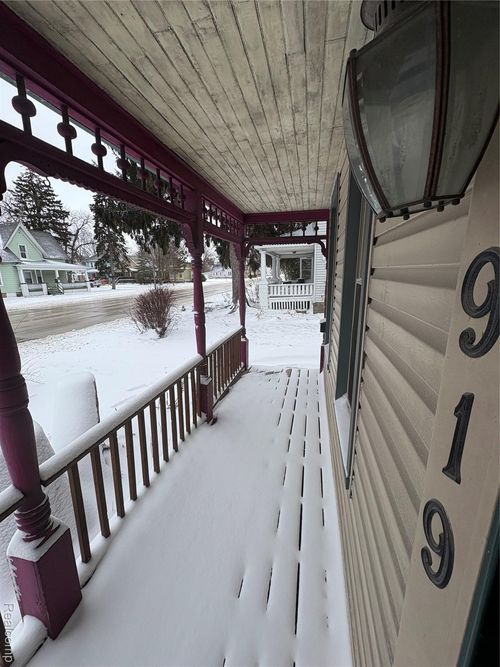 919 10th St, Port Huron, MI, 48060-5223 | Card Image