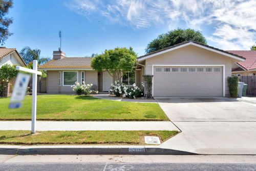 2700 Driftwood Dr, Madera, CA, 93637-2638 | Card Image