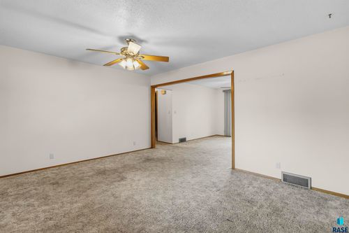 502 E 10th St Street, Dell Rapids, SD, 57022-1302 | Card Image