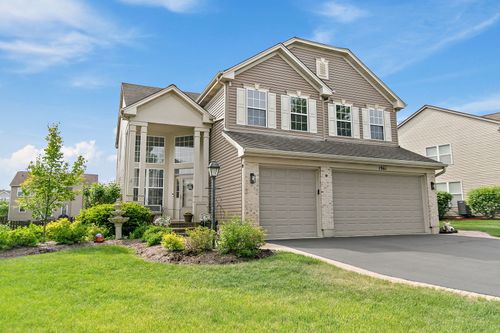1961 Broadsmore Dr, Algonquin, IL, 60102-6617 | Card Image