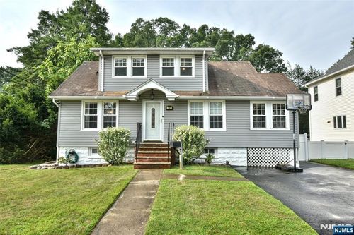 32 Bergen Ave, Waldwick, NJ, 07463-1919 | Card Image
