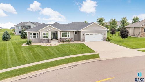 8400 E Willow Wood St, Sioux Falls, SD, 57110-7660 | Card Image