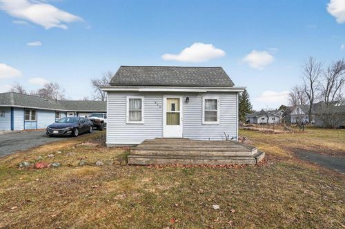 809 E Park Ave, Luck, WI, 54853-9005 | Card Image