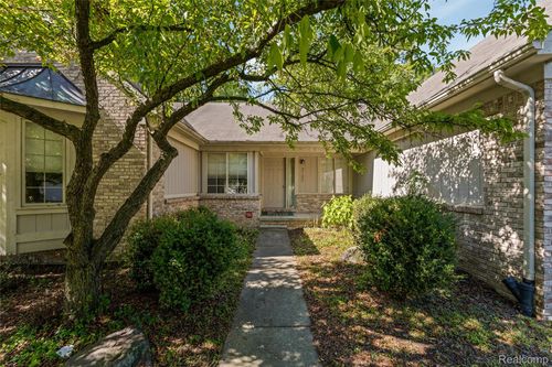 3120 Point Of The Woods Dr, West Bloomfield, MI, 48324-2152 | Card Image