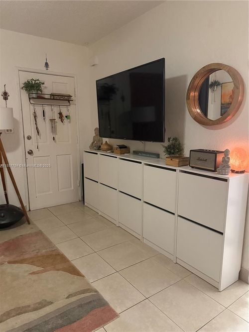 apt-1-700 83rd St, Miami Beach, FL, 33141-1334 | Card Image