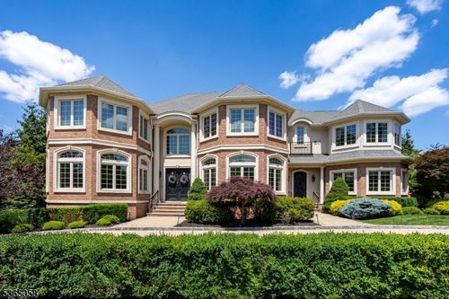 10 Michelle Ln, Livingston, NJ, 07039-3413 | Card Image