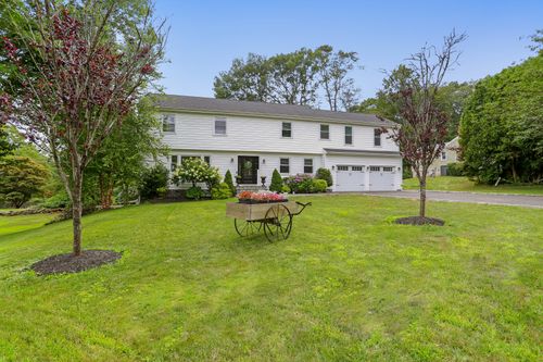 21 October Ln, Trumbull, CT, 06611-1649 | Card Image