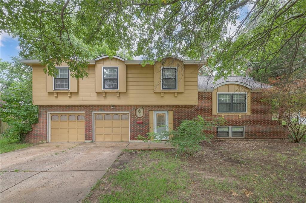 Cambridge Ave, Grandview, MO 64030