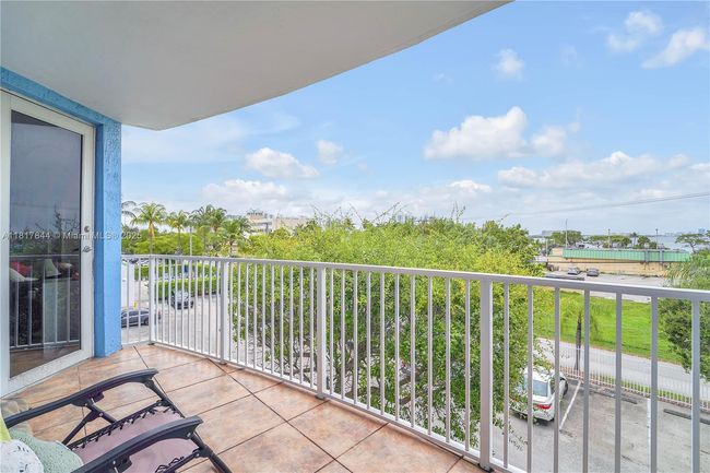 APT-304 - 1555 N Treasure Dr, Condo with 2 bedrooms, 2 bathrooms and null parking in North Bay Village FL | Image 14