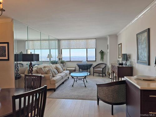 apt-31p-26910 Grand Central Pkwy, Floral Park, NY, 11005-1038 | Card Image