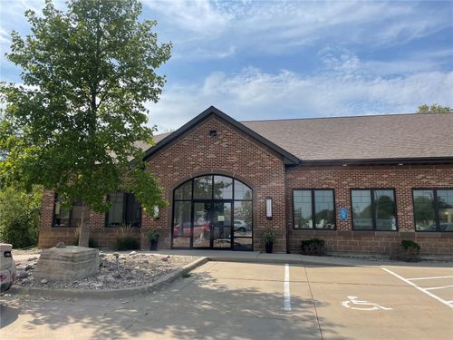 1811 Boyson Rd, Hiawatha, IA, 52233-1386 | Card Image
