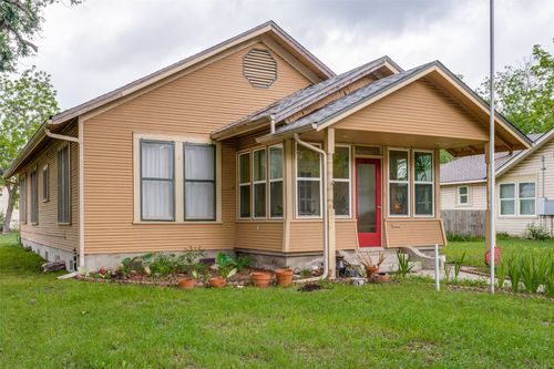 520 S Pecan Ave, Luling, TX, 78648-3030 | Card Image