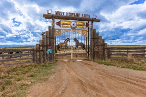 414 County Road A044, Estancia, NM, 87016-9747 | Card Image