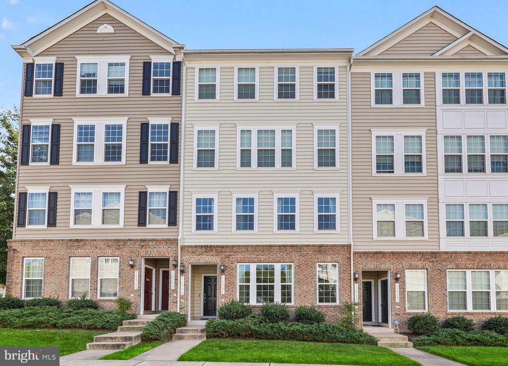 Mason Creek Cir, Woodbridge, VA 22191